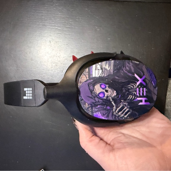 HEAVYS Headphones with Case 
LIVE CONCERT SOUND!!! - Picture 2 of 8